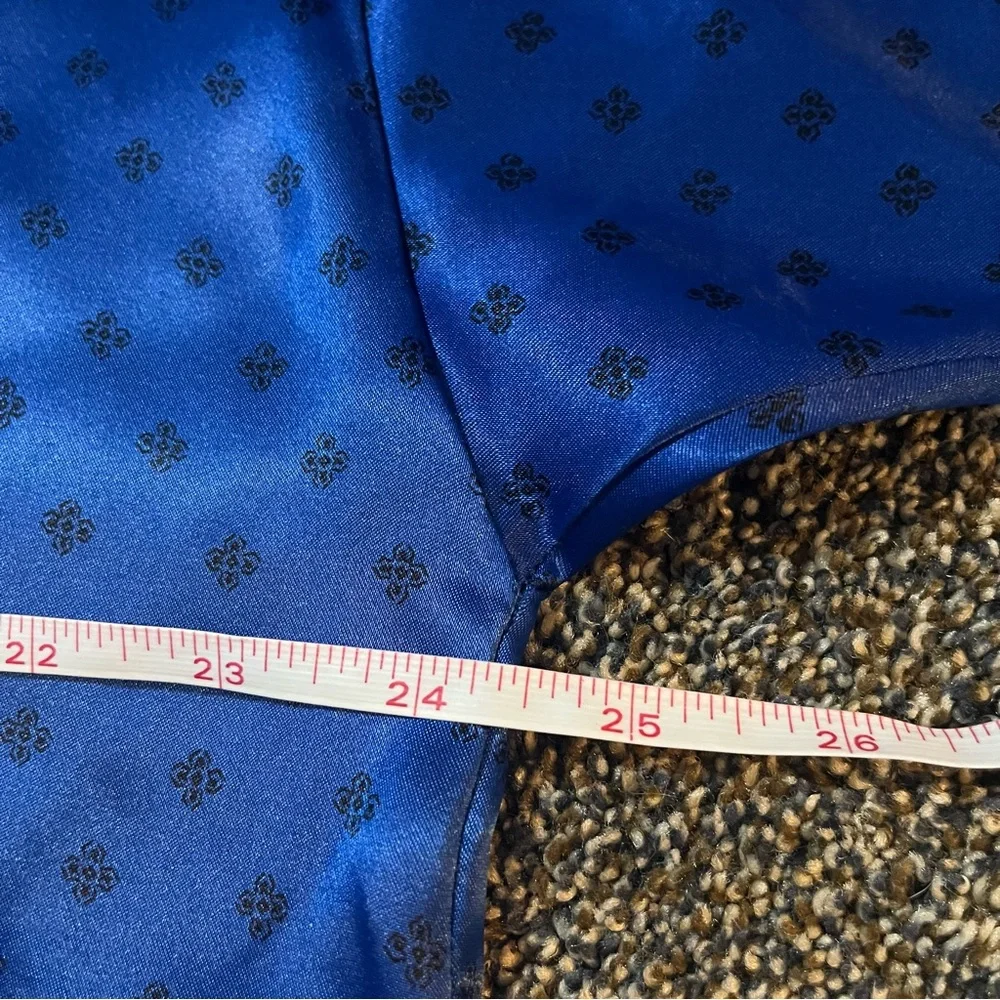 Vintage Victoria’s Secret gold label large blue patterned night shirt pajama top